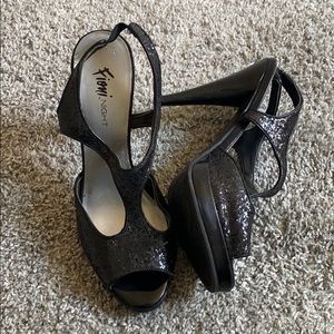 Black heels (pumps)